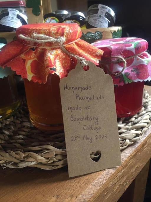 Bumbleberry Cottage Gresford Eksteriør billede
